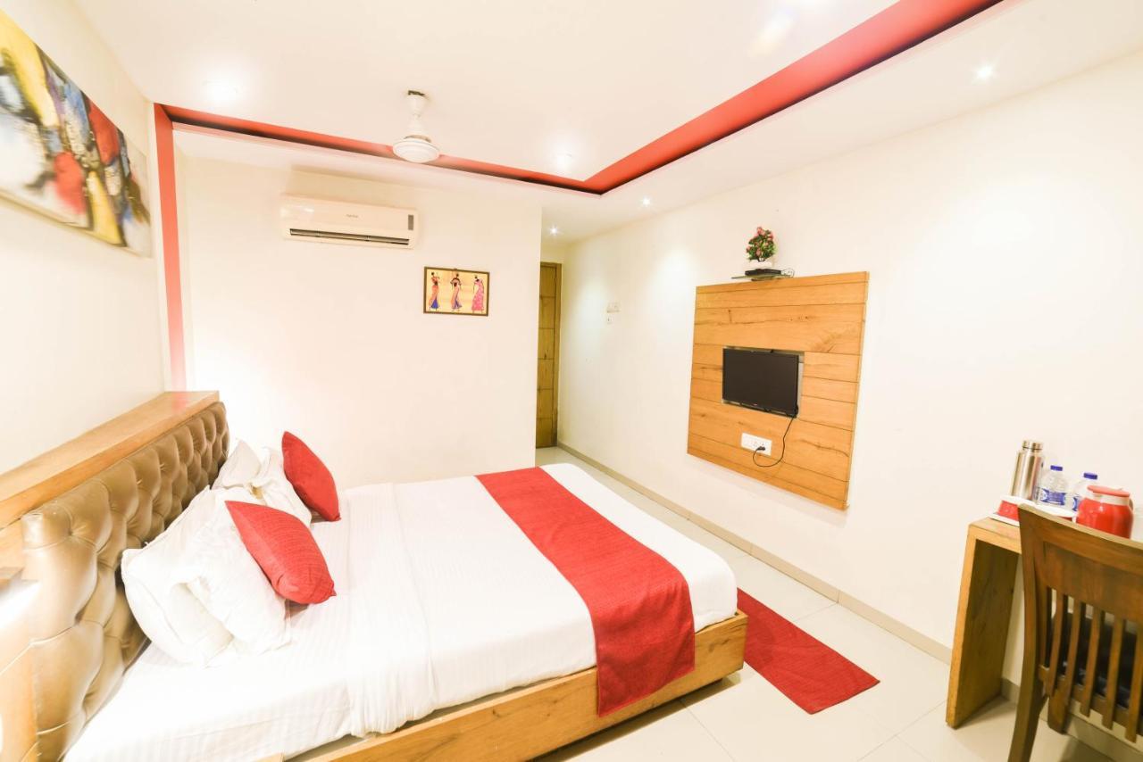 Hotel Grandeur-near International Airport 3*