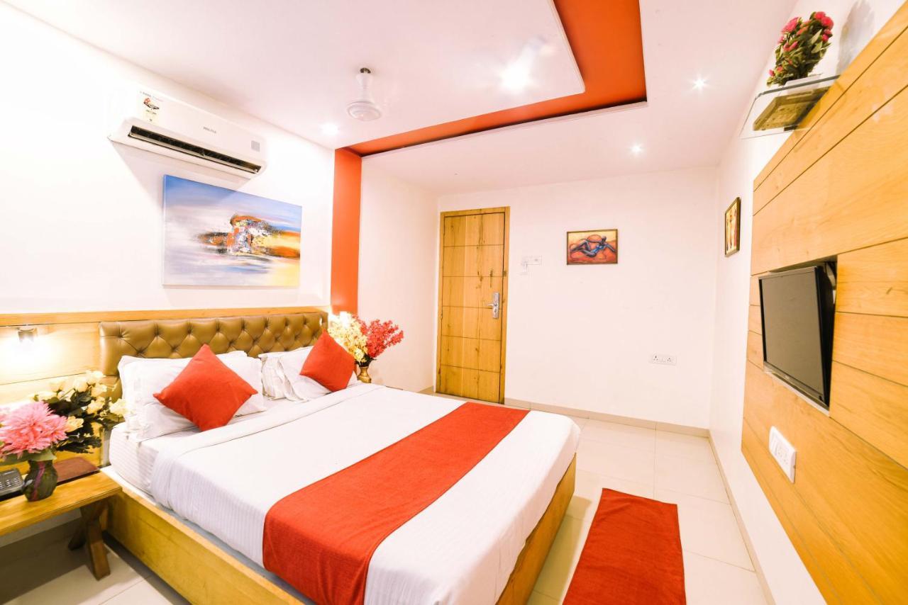 Grandeur-near International Airport 3*