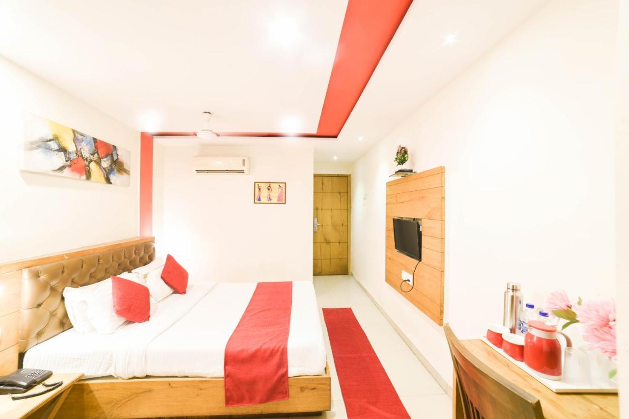 Hotel Grandeur-near International Airport