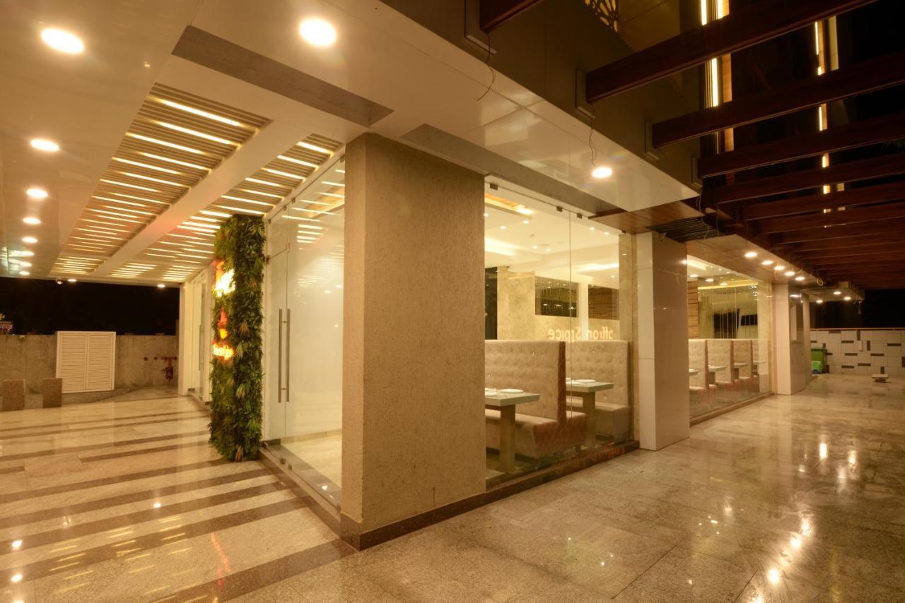 Auris & Banquets, International Airport Hotel 4*