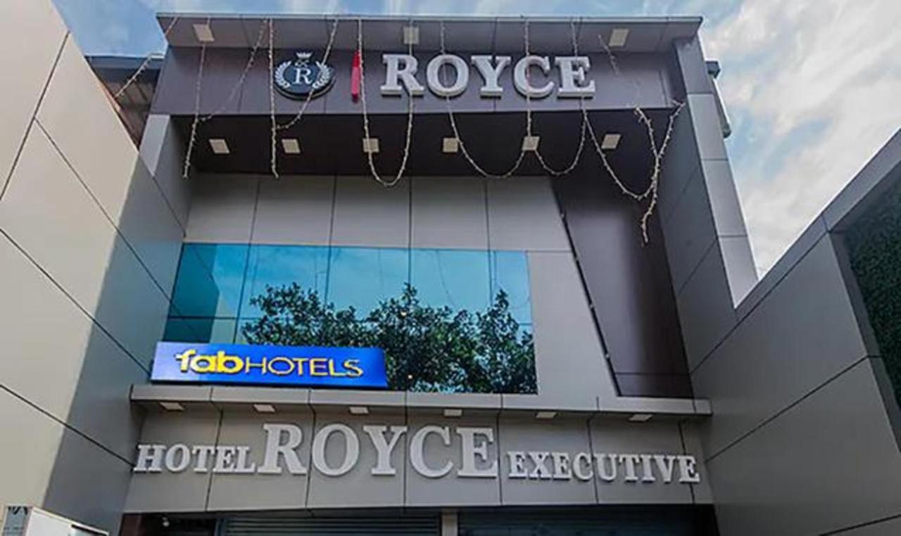 Oyo 9327 Royce Executive