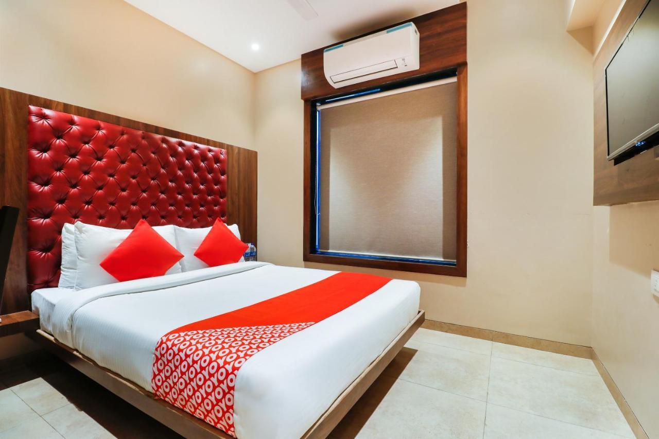 Oyo 70475 Sea Breeze Hotel Mumbai