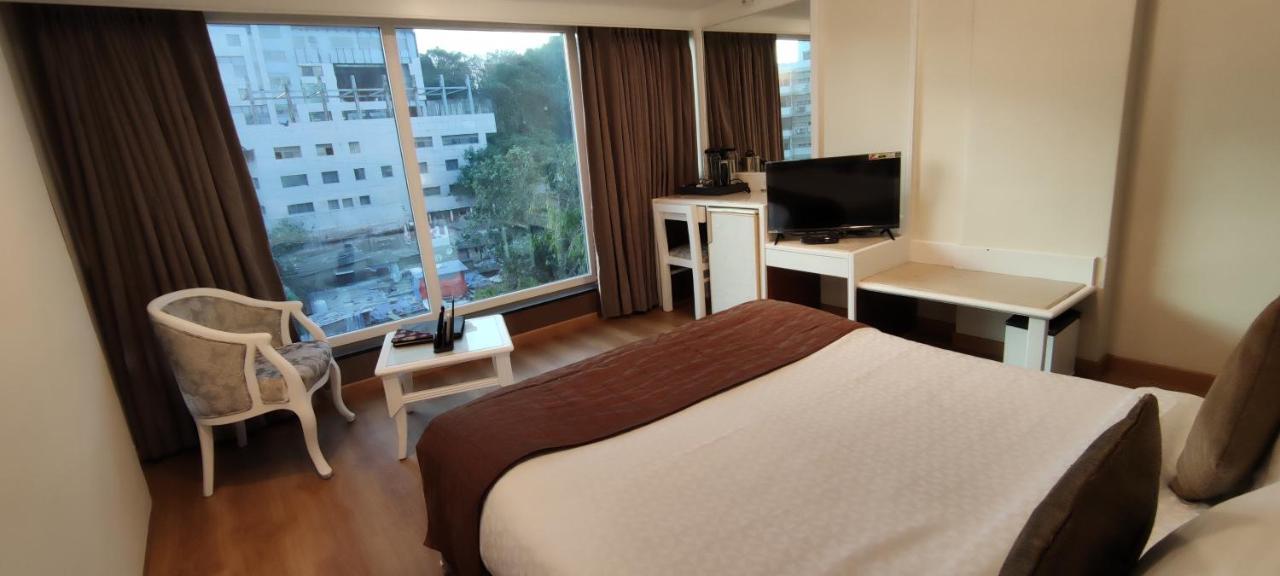 Executive Enclave Hotel