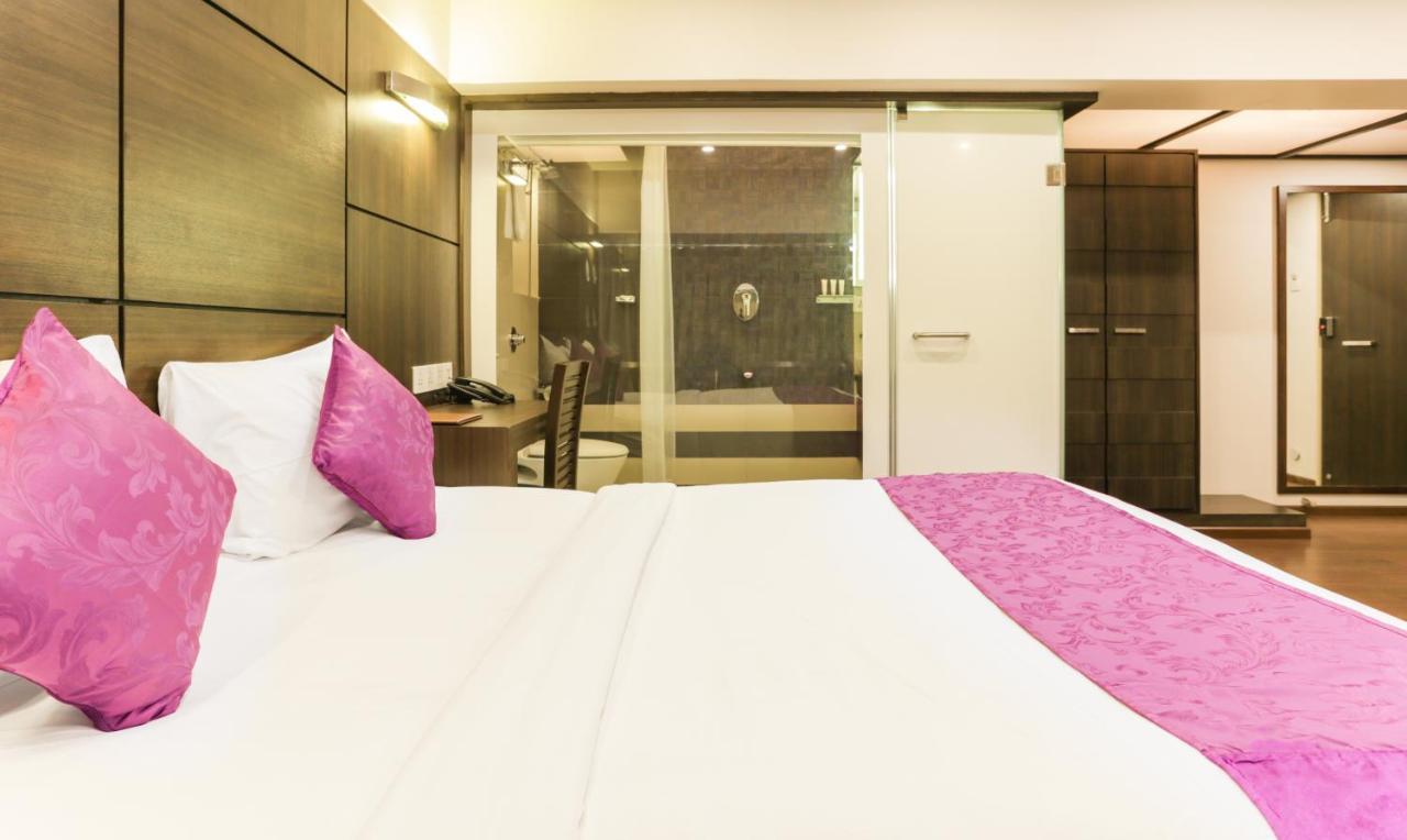 Metropolis Hotel 4*