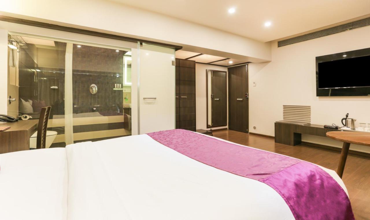 Metropolis Hotel 4*