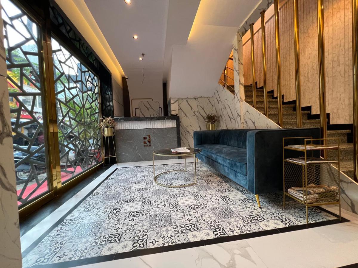 Rich Mumbai