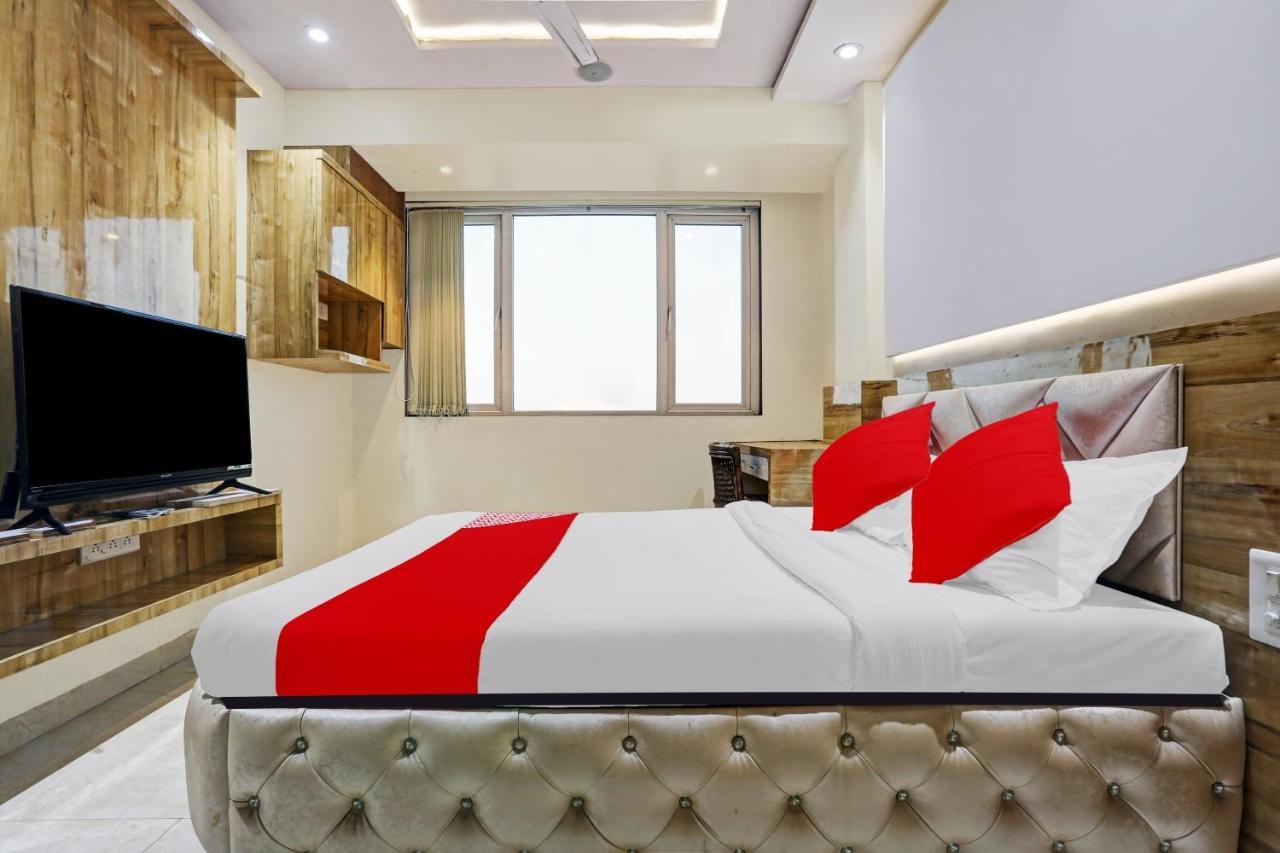 Hotel Oyo 85290 Milona Service 3*