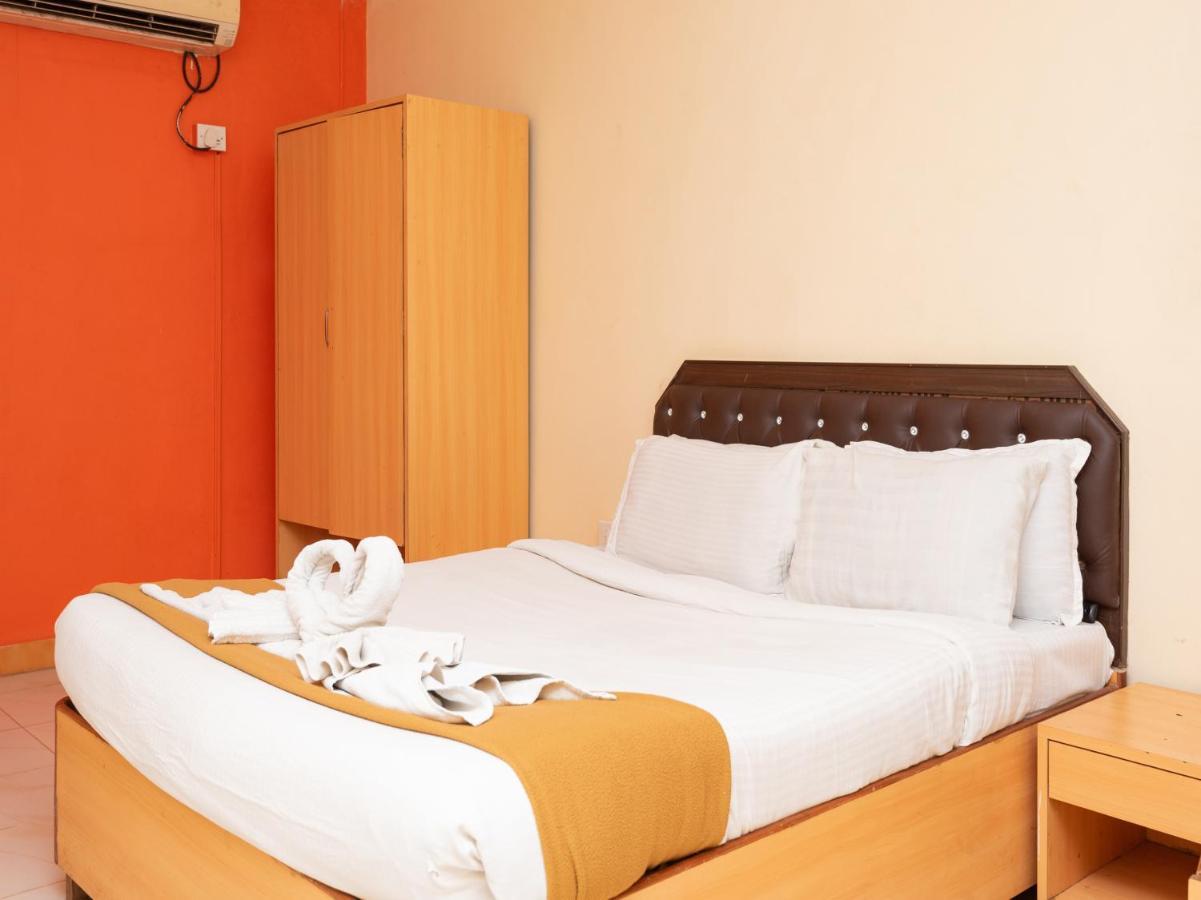 Stayaro Manori Resort Resort *