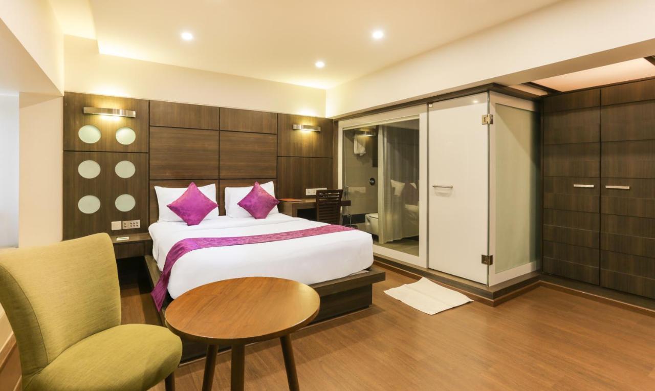 Metropolis Hotel 4*