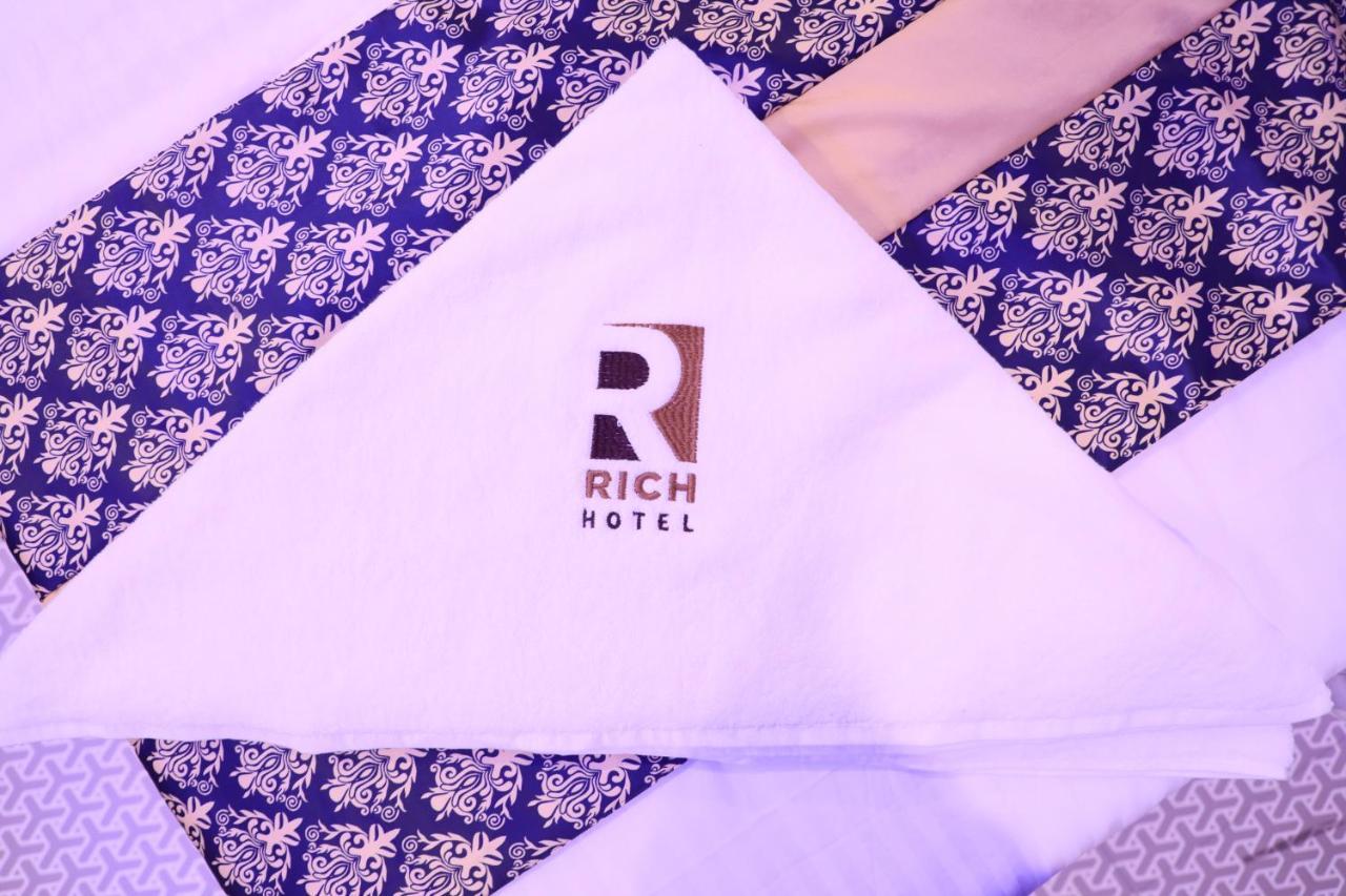 Rich 3*