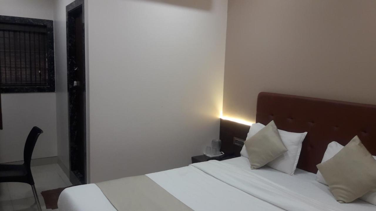 Hotel Shine Hospitality Empire *