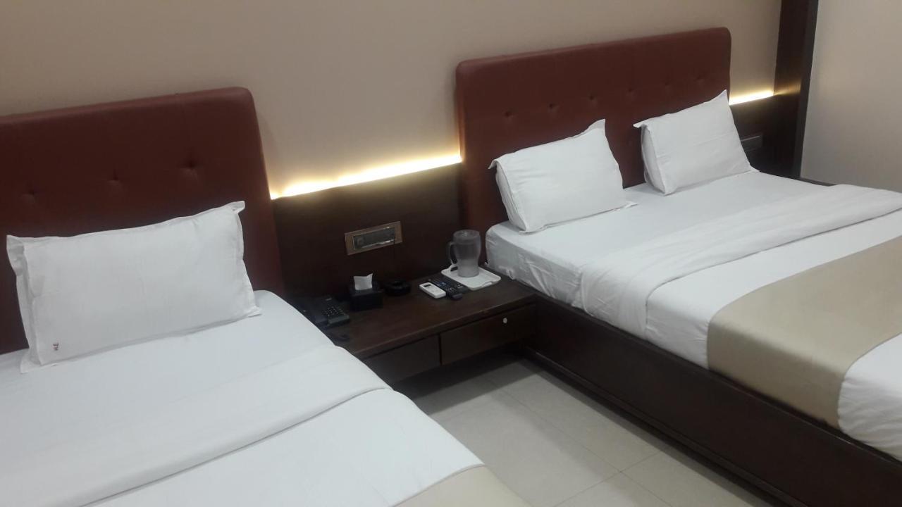 Hotel Shine Hospitality Empire *