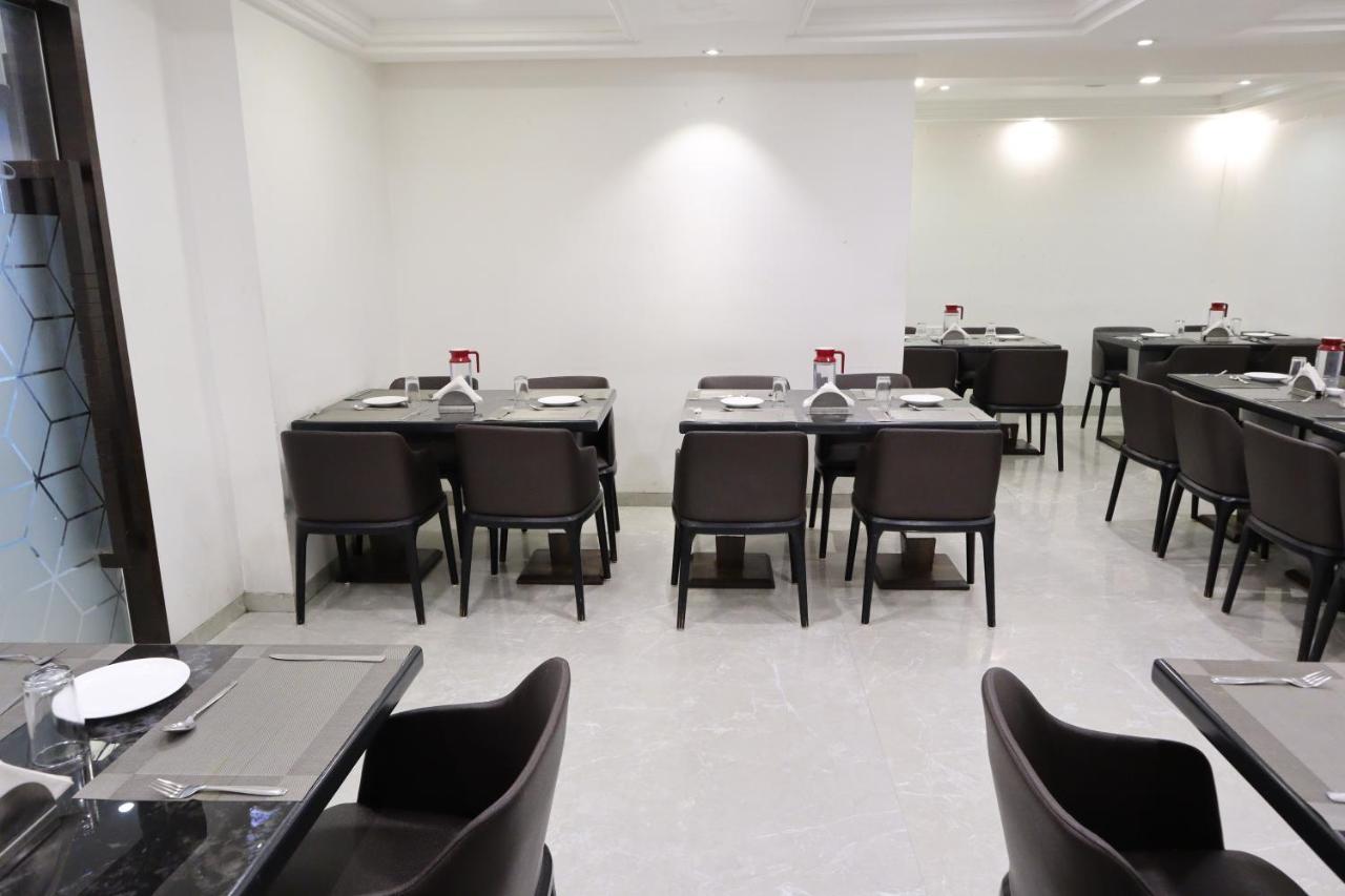 Supreme - Cuffe Parade 3*