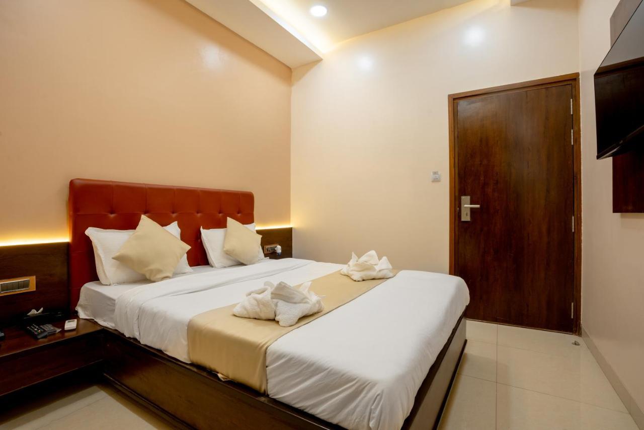 Empire - Near International Airport Hotel Mumbai