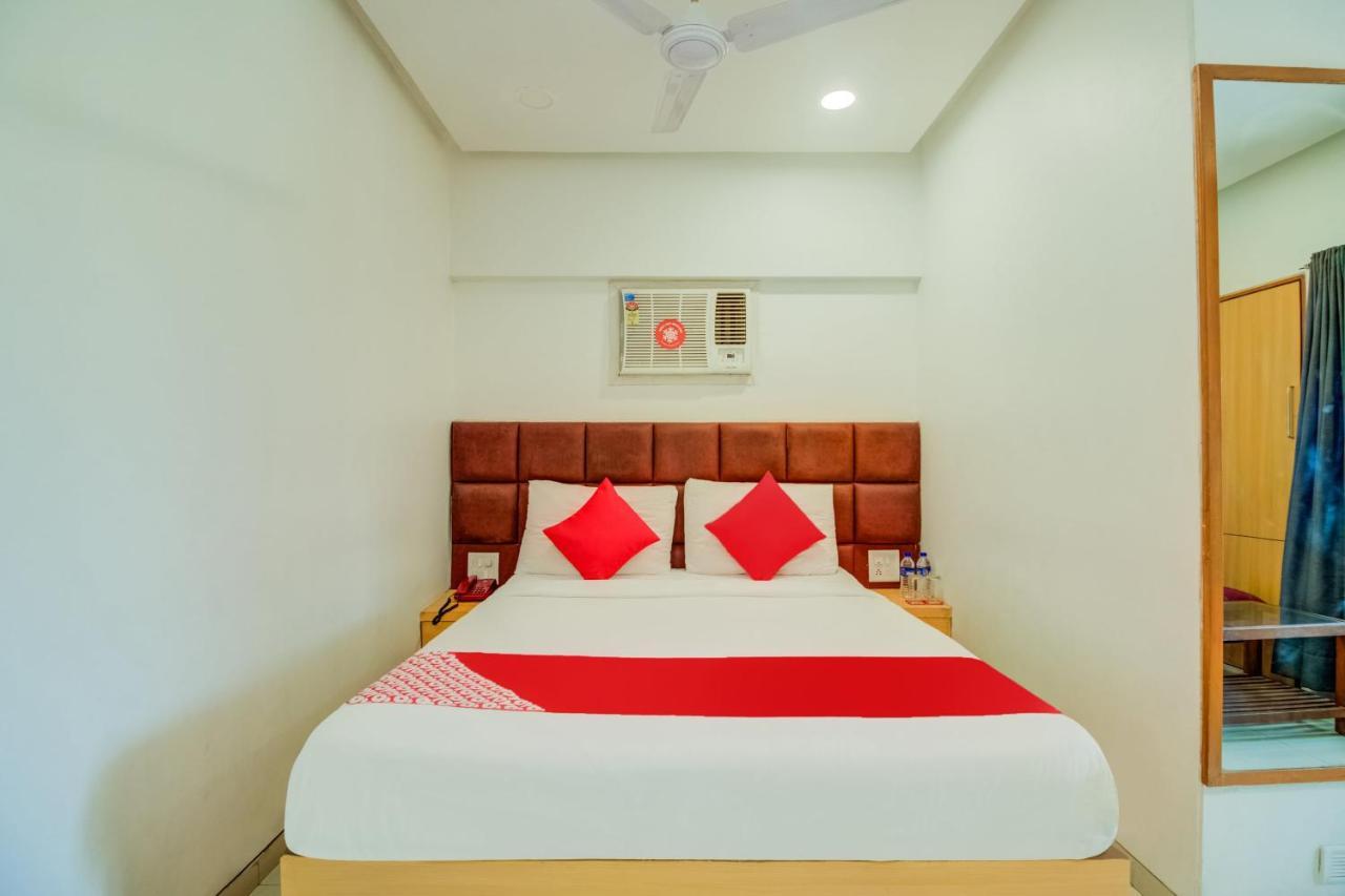 Oyo Flagship 572 Santacruz West