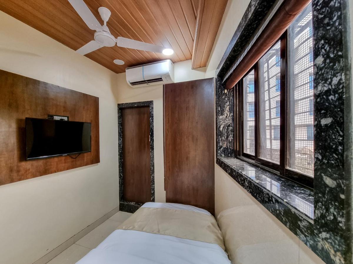 Empire - Near International Airport Hotel 3*