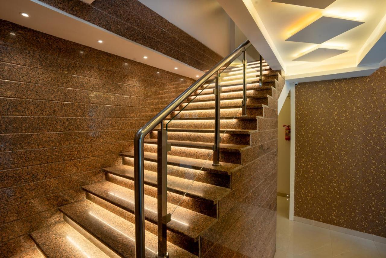 Empire - Near International Airport Hotel 3*