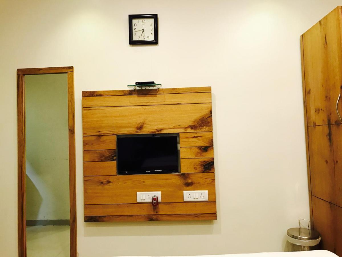 Hotel Grandeur-near International Airport Mumbai