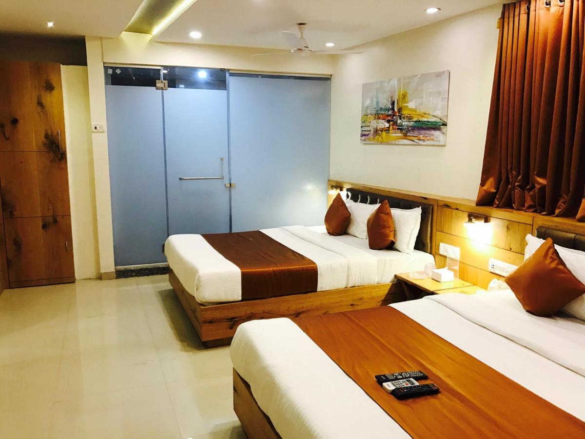 Grandeur-near International Airport Hotel 3*