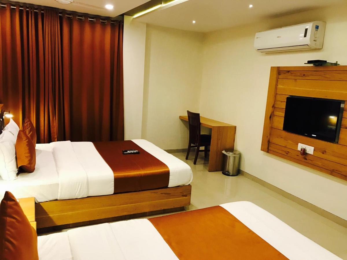 Hotel Grandeur-near International Airport Mumbai