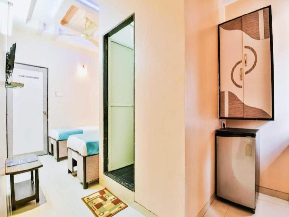 Hotel Broadway Colaba 2*