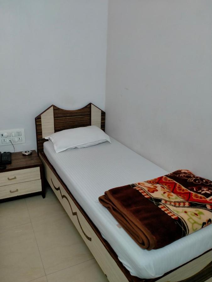 Broadway Colaba Hotel 2*