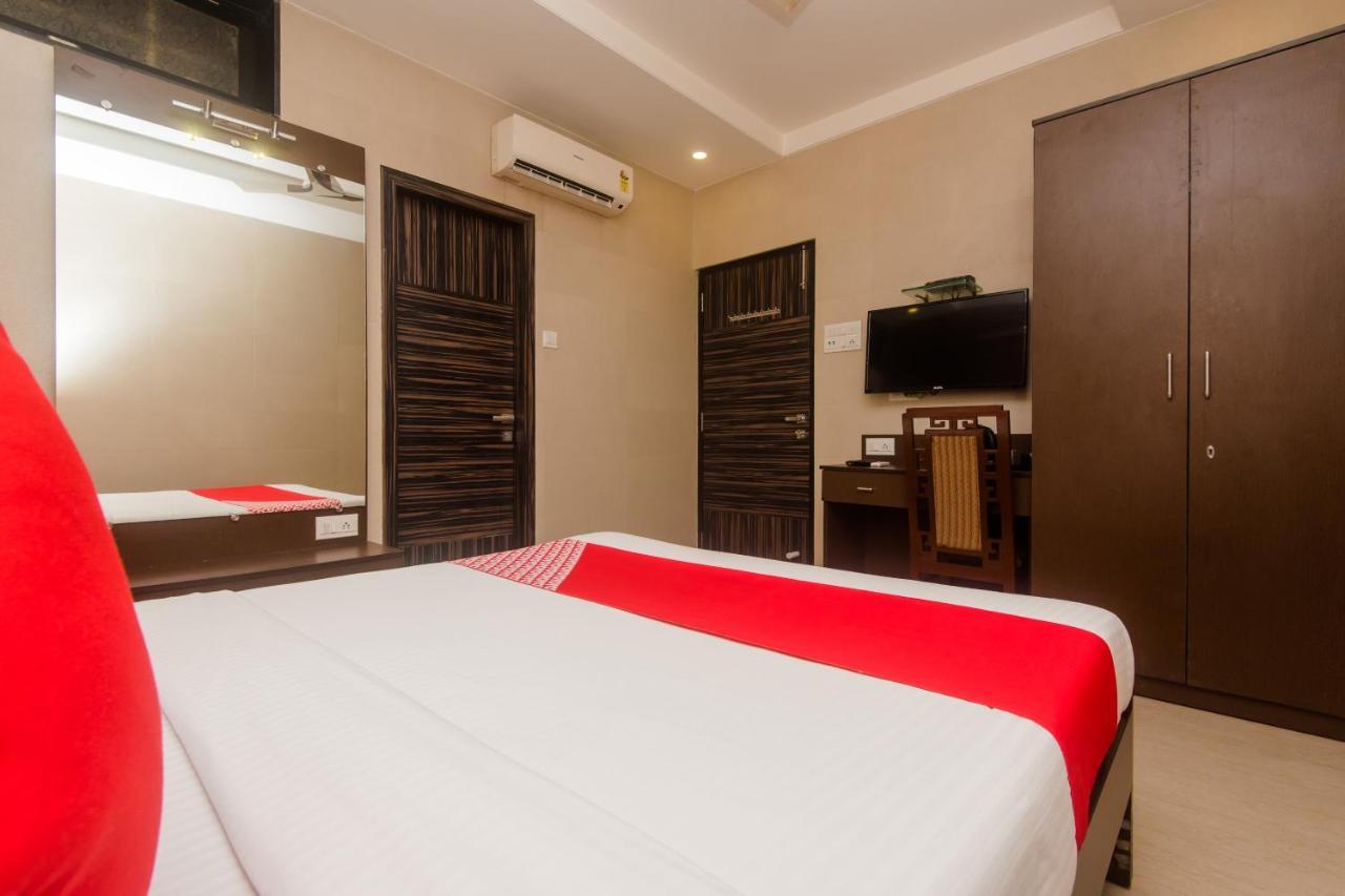 Hotel Oyo 6371 Abrol 3*