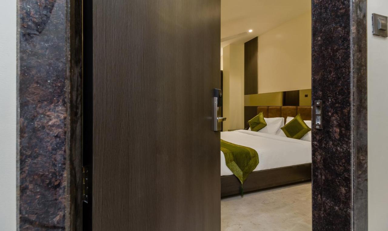Oyster Andheri West 3*
