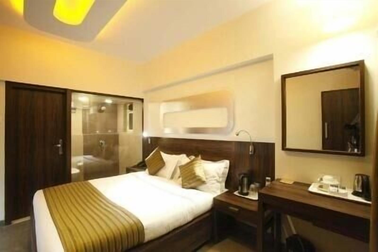 Hotel Plaza Mumbai