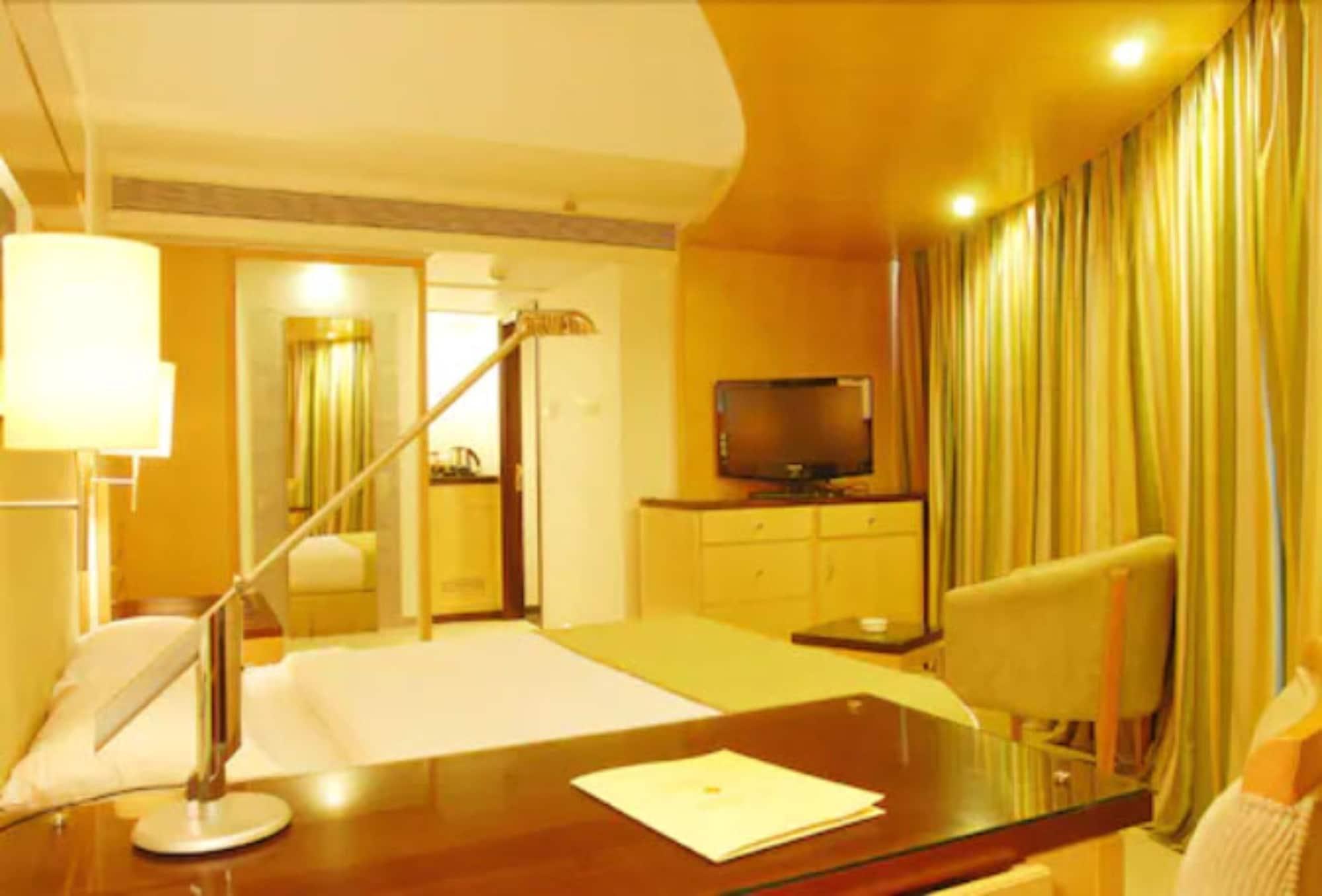 Peninsula Grand 4*