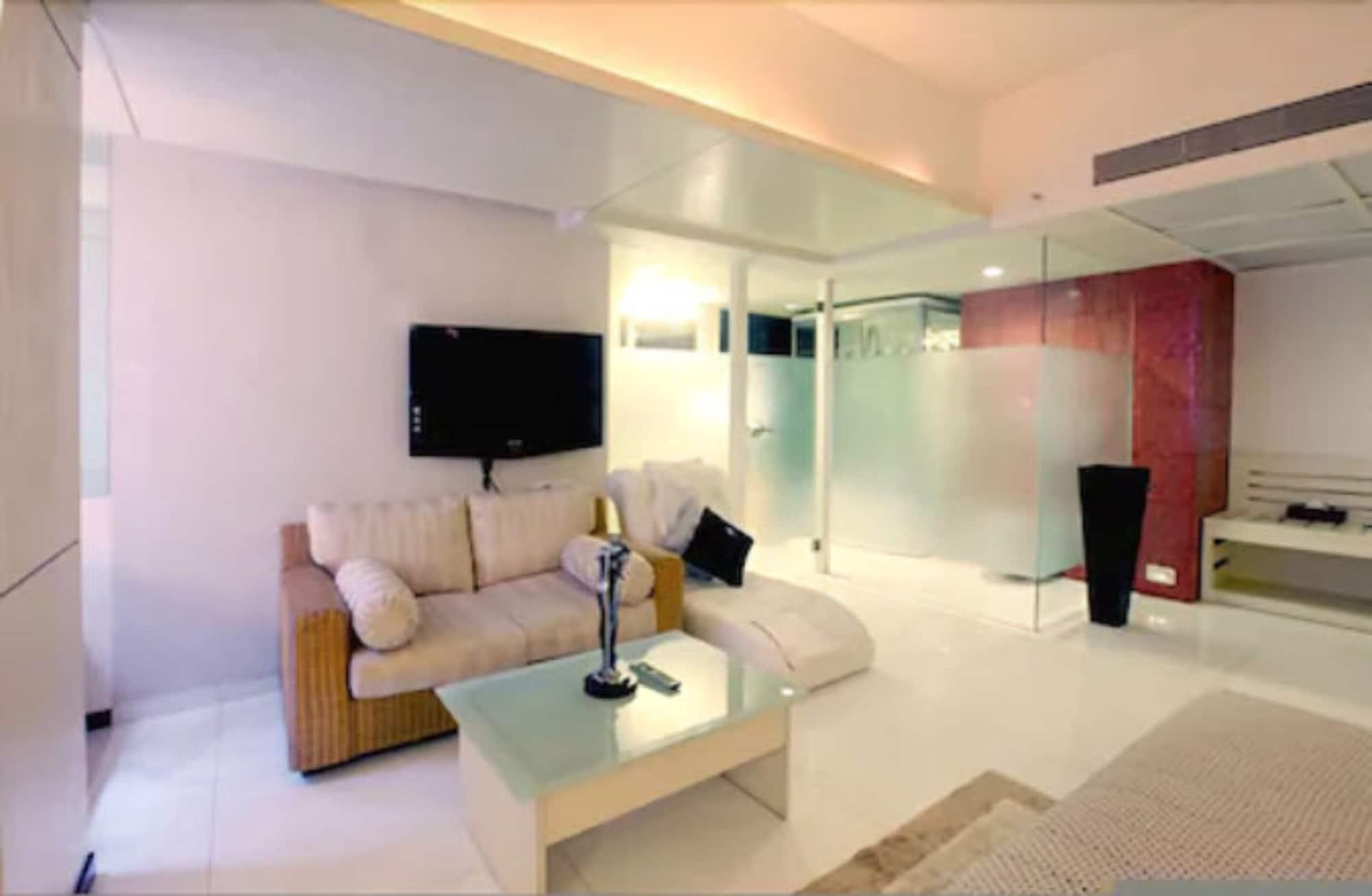 Peninsula Grand 4*