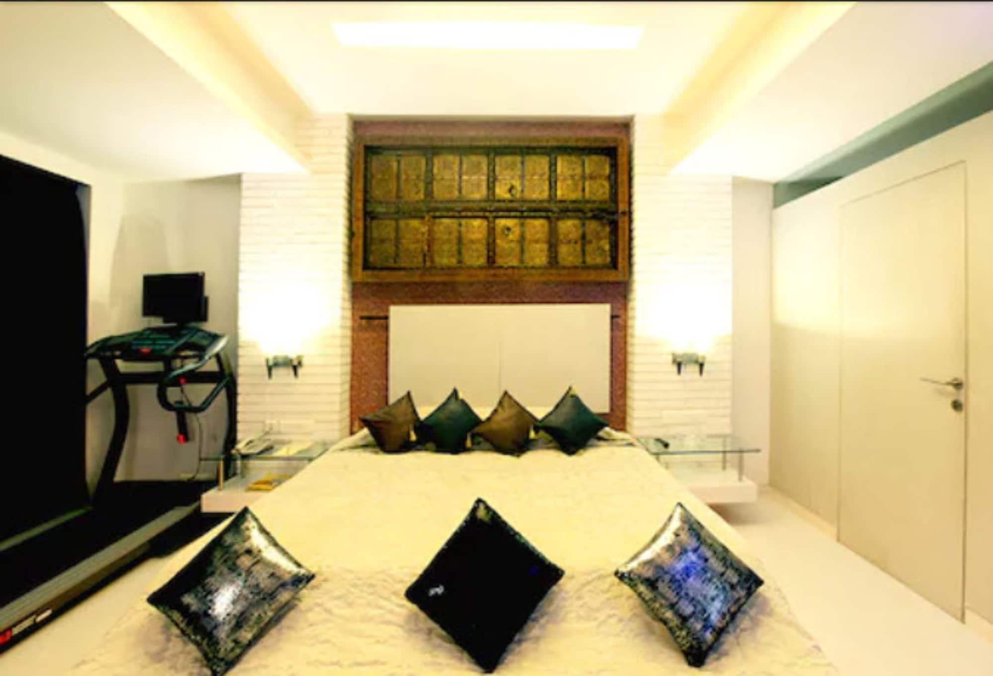 Peninsula Grand
