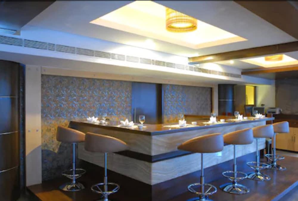Peninsula Grand 4*