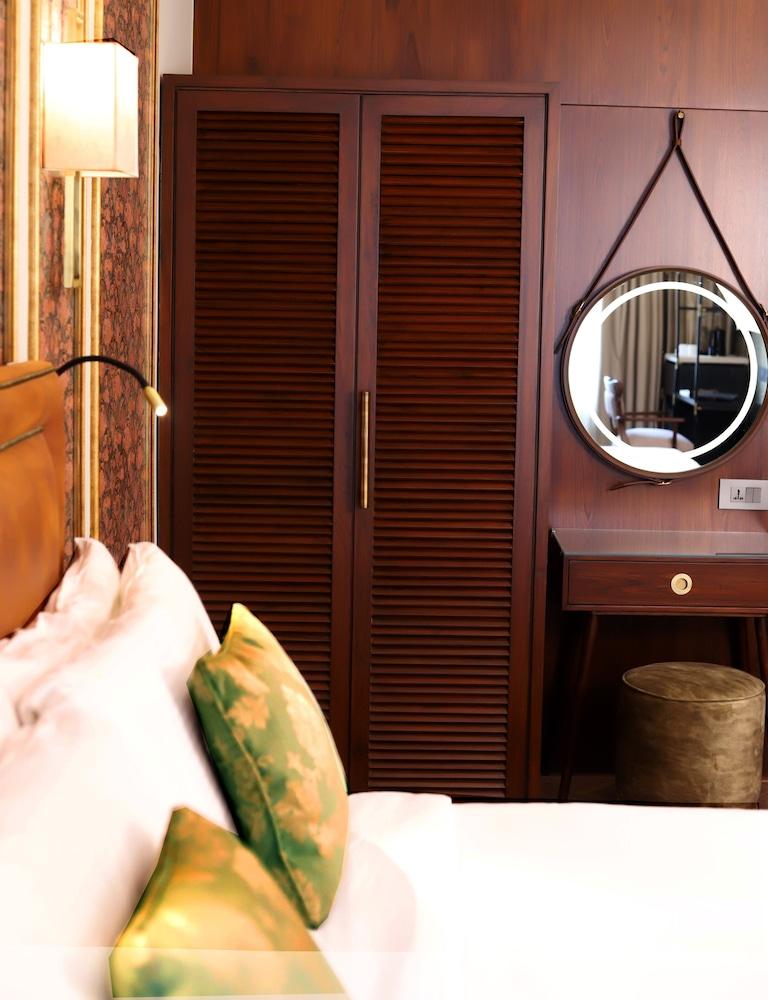 The Ambassador, Marine Drive, 4* Mumbai