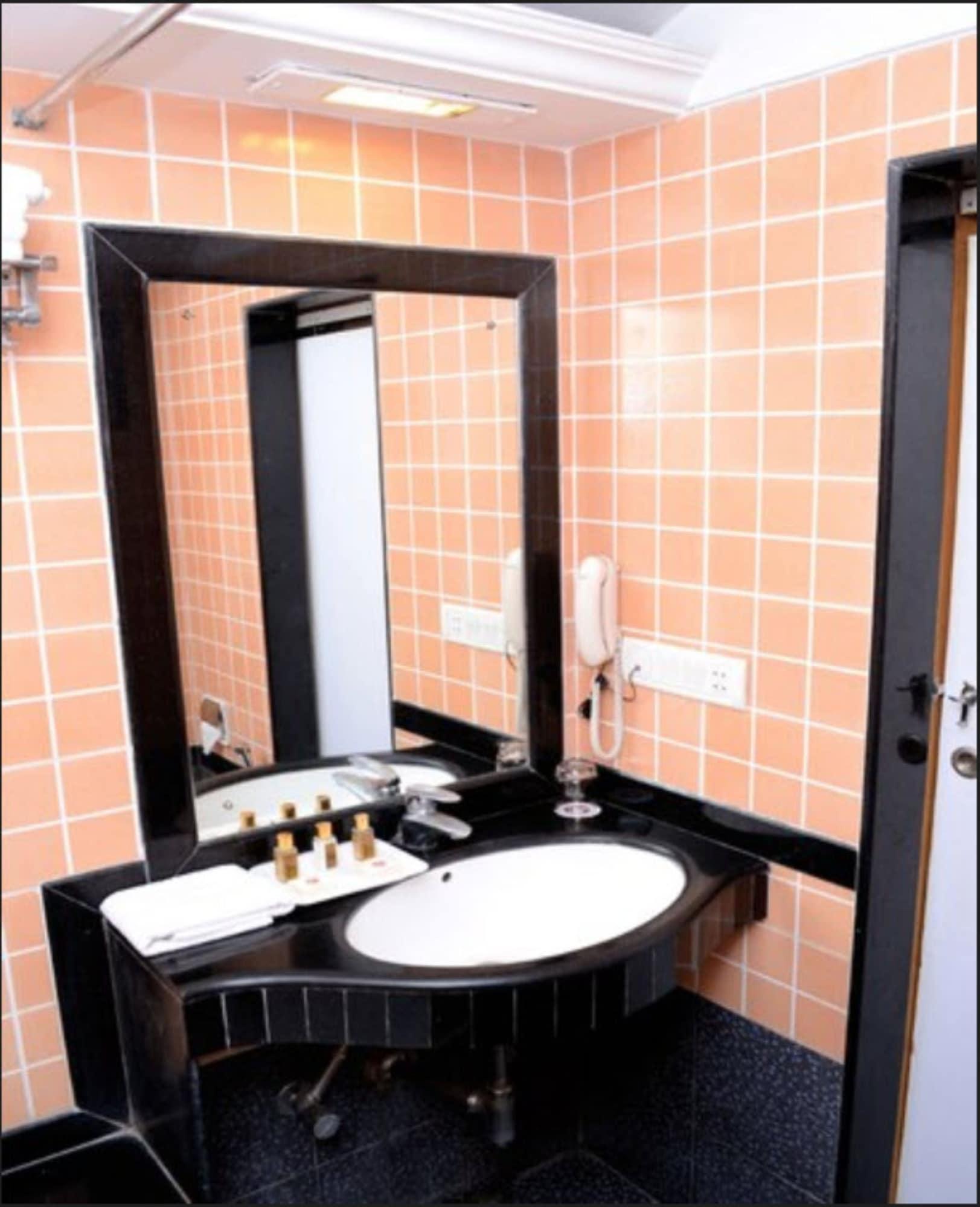 Ramee Guestline Khar Hotel 3*