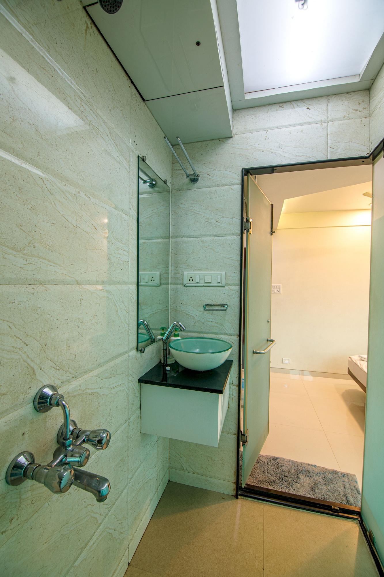 Hotel La Metro Near Bkc