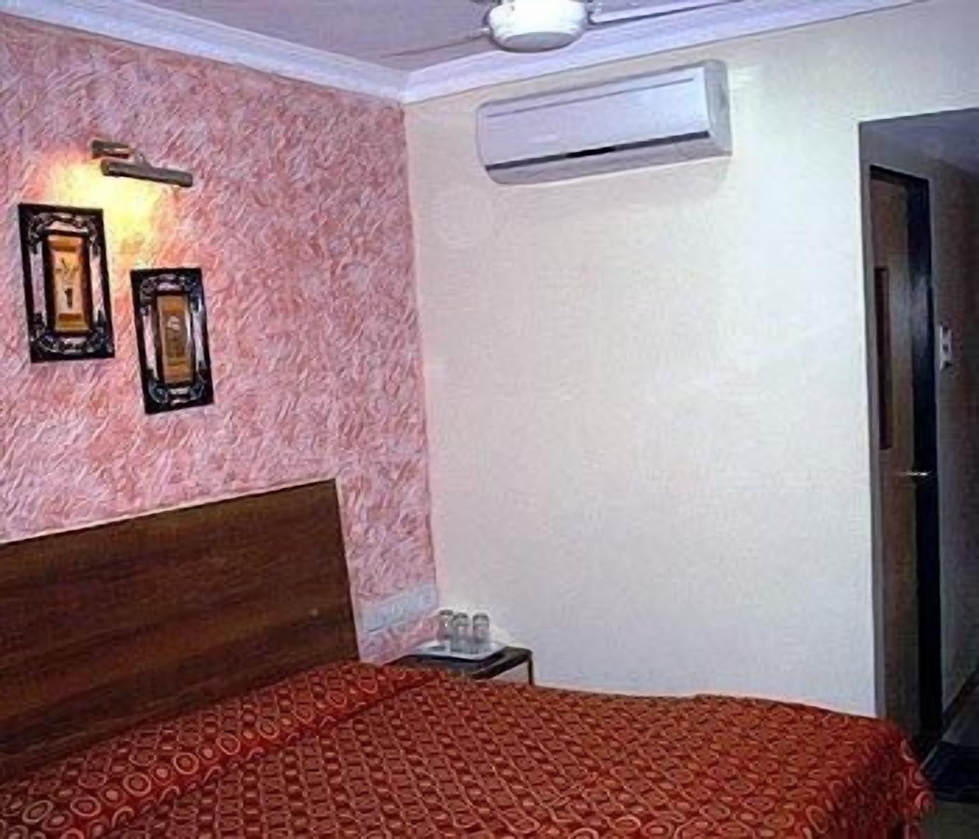 Unicontinental Hotel