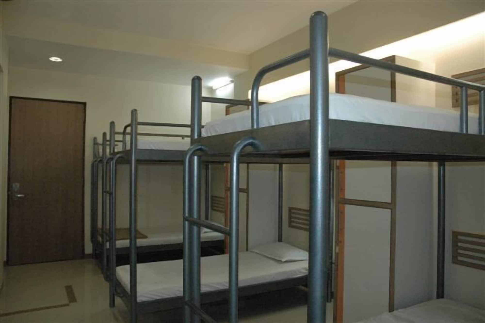 Unicontinental Hotel 2*