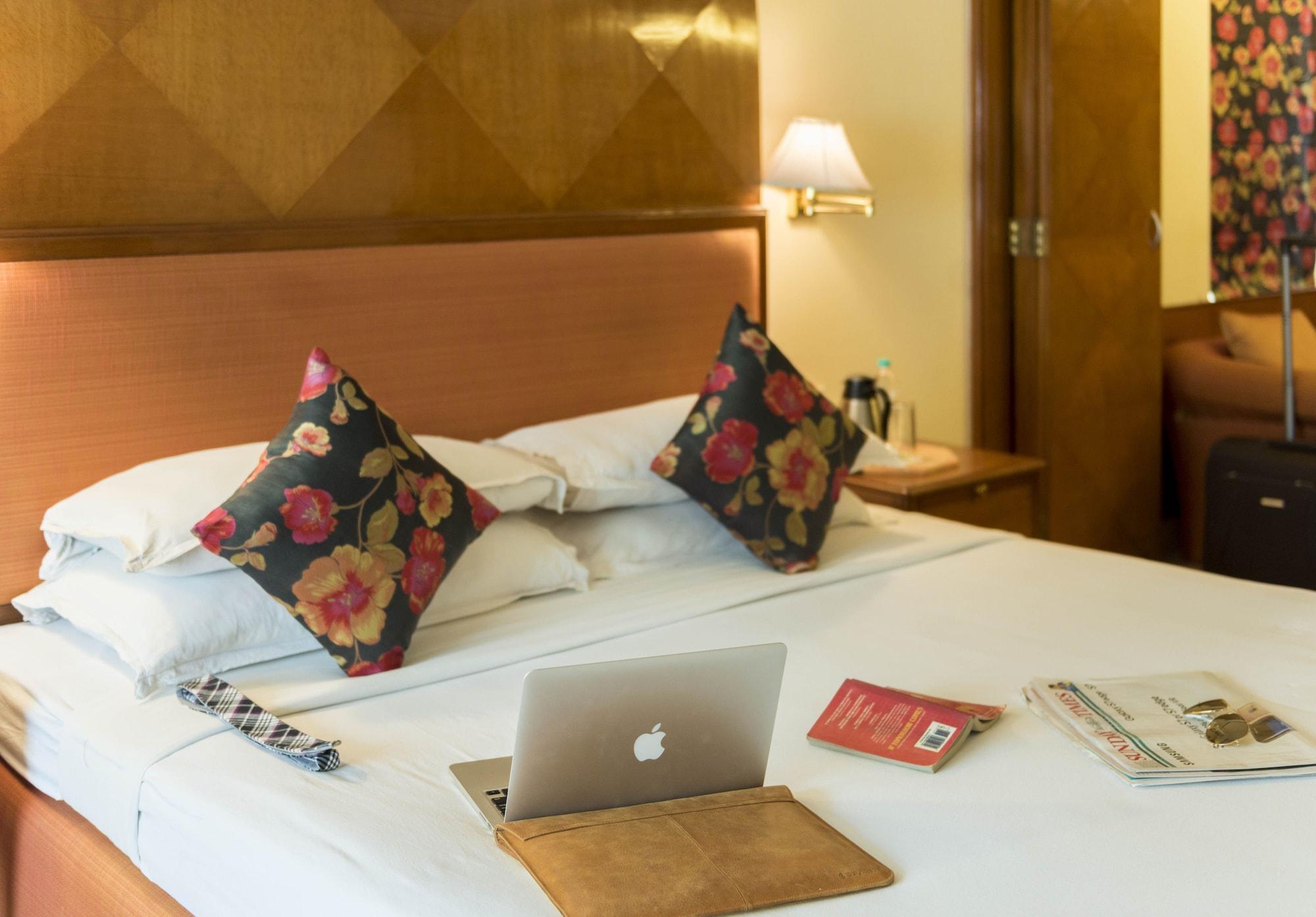 Parle International Hotel 3*