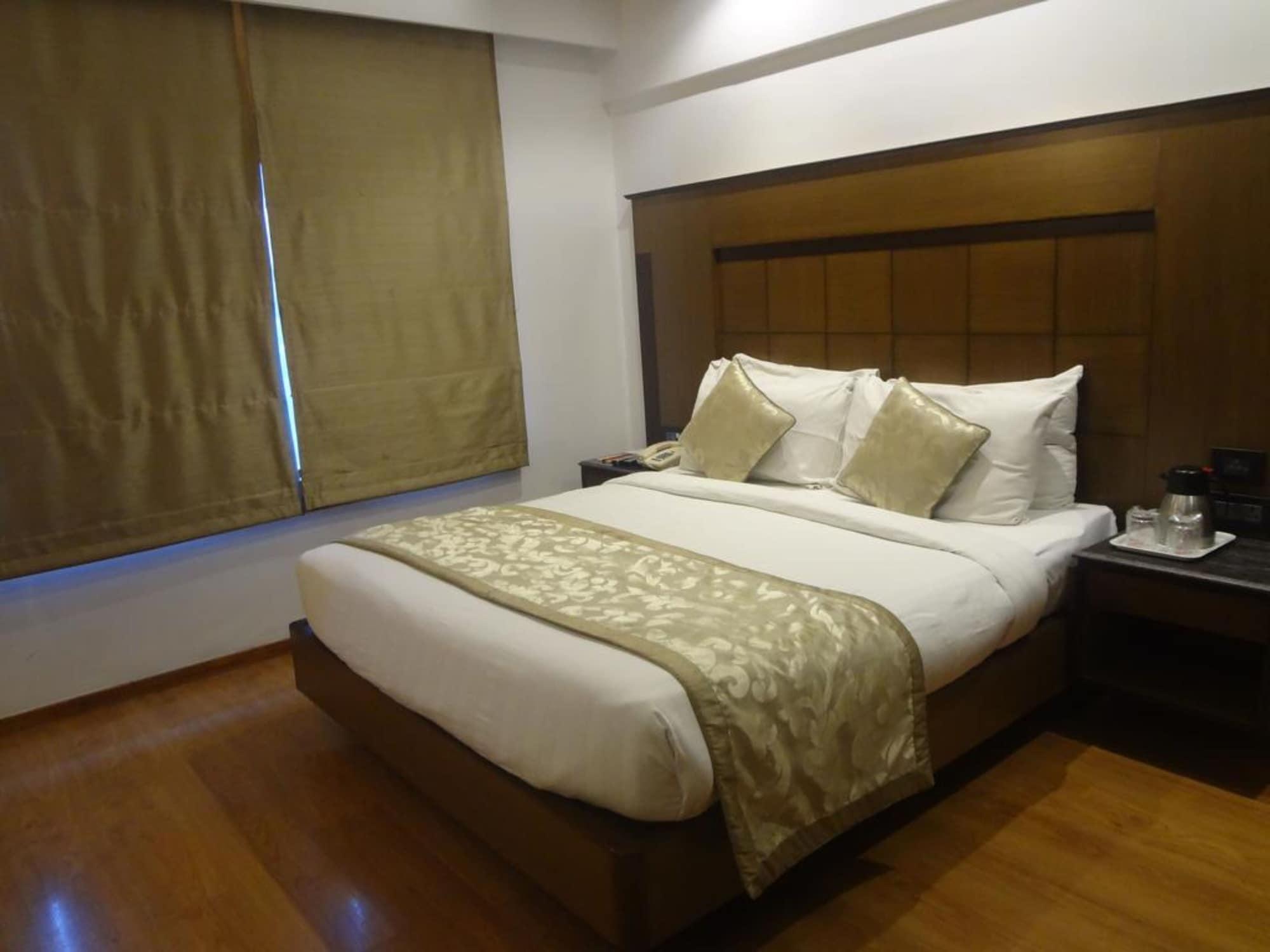 Hotel Midtown Pritam 3*