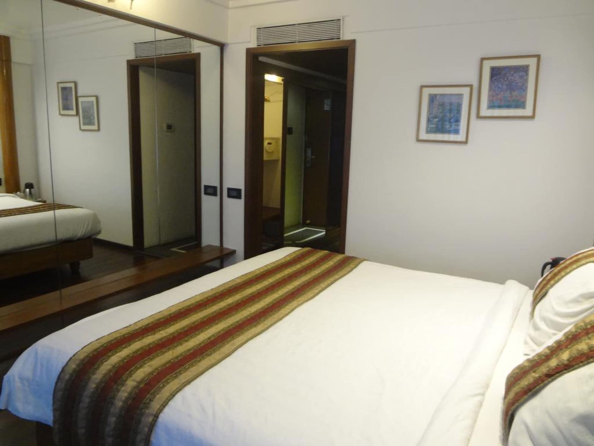 Midtown Pritam Hotel
