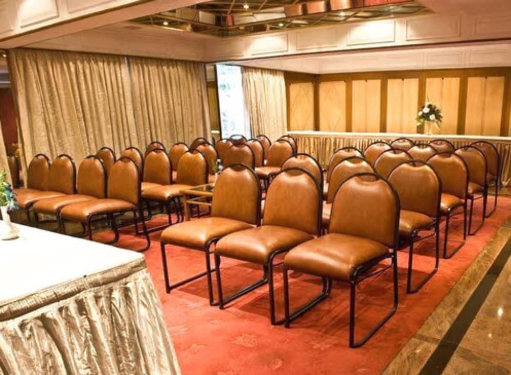 Midtown Pritam Hotel