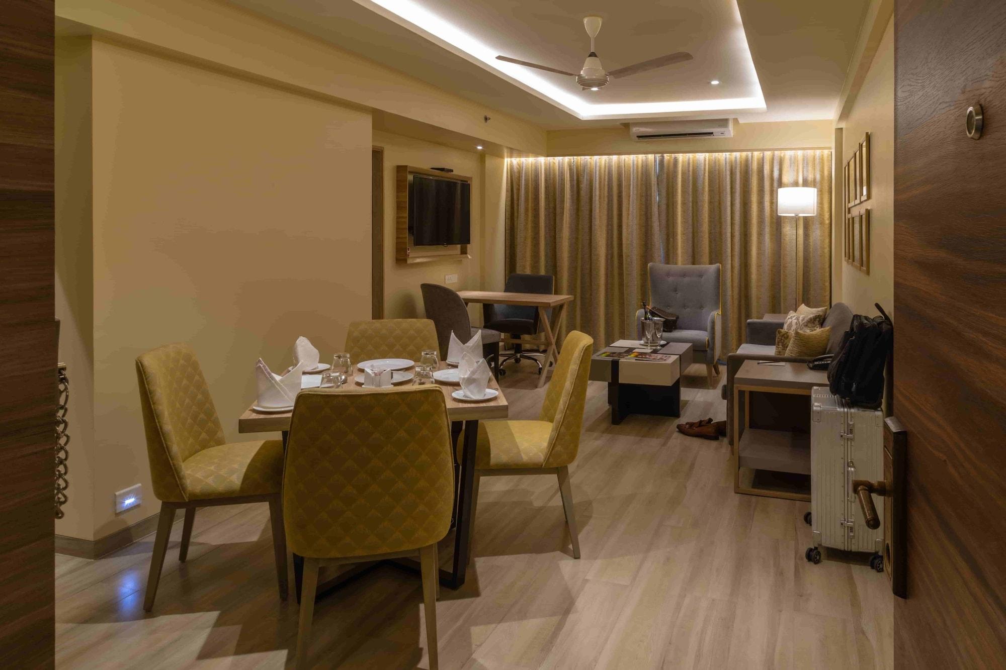 Hotel The & Powai 4*