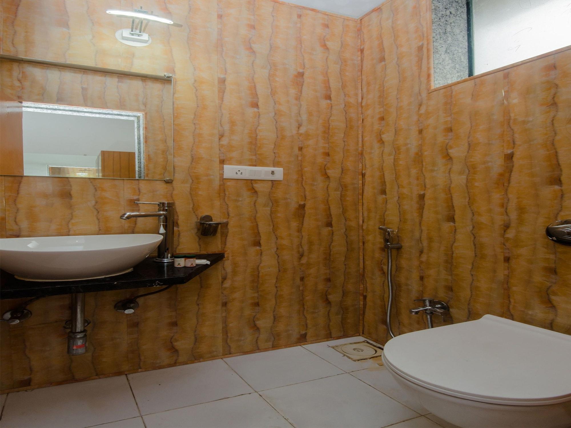 Airside Hotel 3*