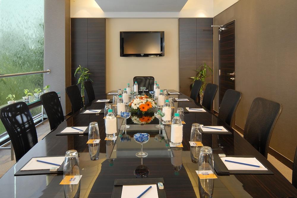 Lemon Tree Premier, Malad, Hotel Mumbai
