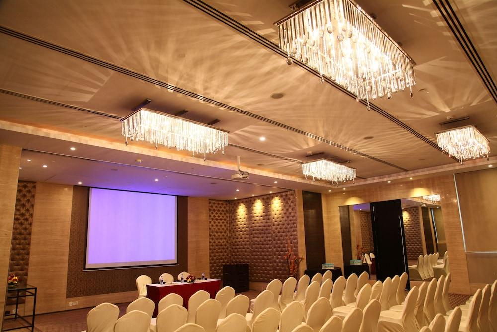 Lemon Tree Premier, Malad, Hotel Mumbai