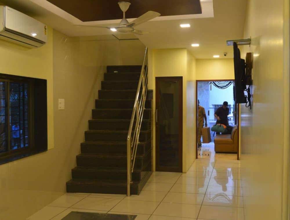 Super Collection O Airport Metro Andheri East Hotel
