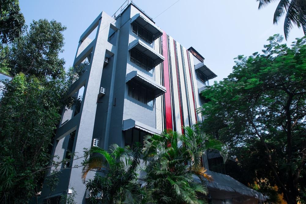 Fabexpress Highway Residency Hotel