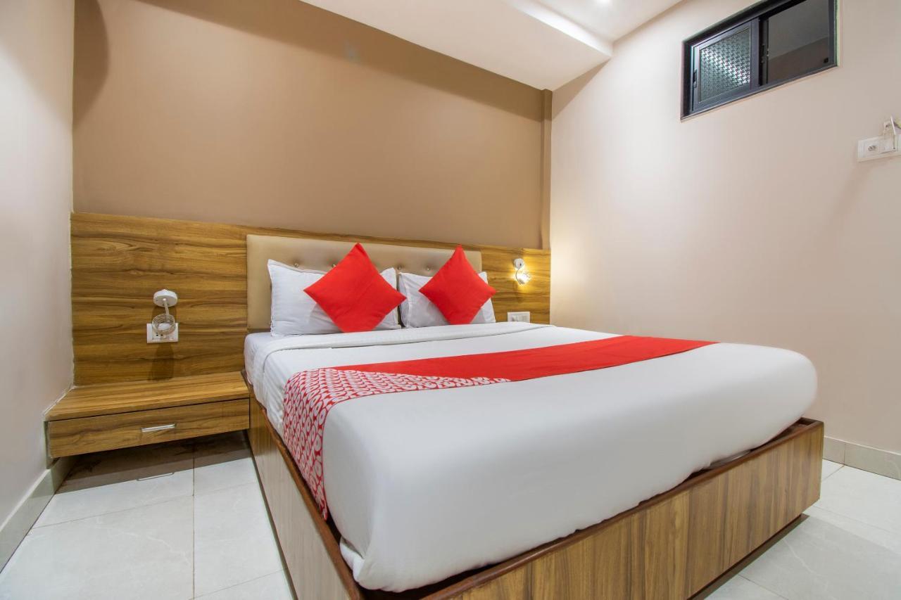 Oyo 69377 Ruby Mumbai