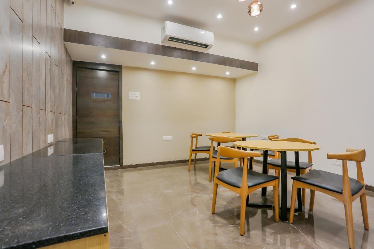 Oyo Townhouse 594 City Avenue Hotel 4*